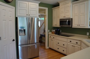 Easy access to eat in kitchen and dining room from the kitchen area.